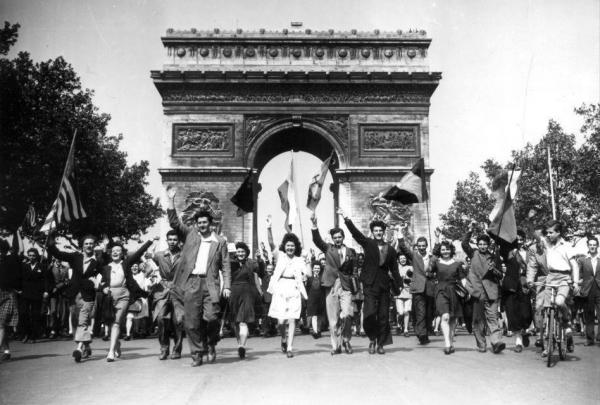 photo de la libération de Paris en mai 1945
